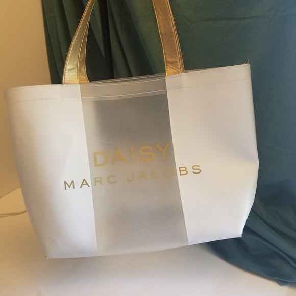 marc jacobs daisy handbag size